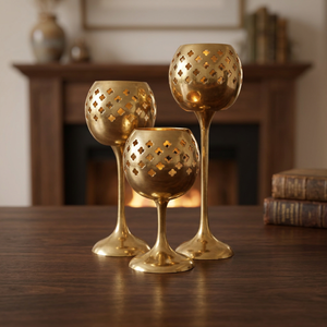 Ensemble de trois bougeoirs marocains vintage en laiton, porte-bougies décoratifs, support à bougies traditionnel marocain pour la décoration de la maison - Product Image 6