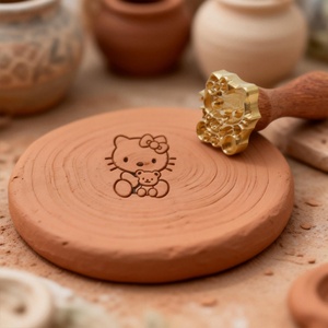 Sceau en argile personnalisé avec logo, motif, texte, forme, style manche en bois multiple - Product Image 2