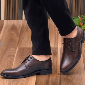 Zapatos de Cuero Cómodos para Hombre con Acabado Liso, Suela Resistente, Interior Suave, Ideales para Uso Diario, Estilo Urbano, Salidas Casuales - Product Image 3