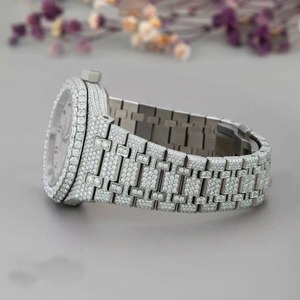 Reloj de Diamantes Moissanite con Incrustaciones de Alta Demanda, Estilo Hip Hop con Números Arábigos, para Uso Casual y Formal, al Mejor Precio - Product Image 2