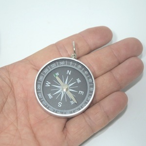 Bussola Tascabile in Alluminio da 45mm, Bussola Portatile per Navigazione Outdoor con Anello per Appendere, per Campeggio, Escursionismo, Viaggi e Attrezzatura di Sopravvivenza - Product Image 2