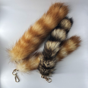 Venta al por mayor cola <span class=keywords><strong>de</strong></span> piel <span class=keywords><strong>de</strong></span> <span class=keywords><strong>mapache</strong></span> Real para vacaciones Cosplay boda fiesta visón piel real <span class=keywords><strong>mapache</strong></span> cola llavero - Product Image 4