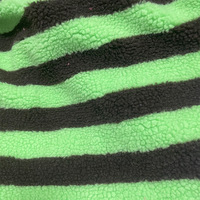 Tissu Doux Impression Fleur Polaire 370gsm 100% Polyester Chaud Doux Laine D'agneau Jacquard Sherpa Polaire Tissu pour Manteau D'hiver