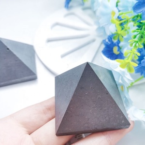 Cristaux de <span class=keywords><strong>pierre</strong></span> de guérison polis sculpture <span class=keywords><strong>pyramide</strong></span> artisanale <span class=keywords><strong>pyramide</strong></span> de <span class=keywords><strong>shungite</strong></span> noire pour Feng Shui - Product Image 4