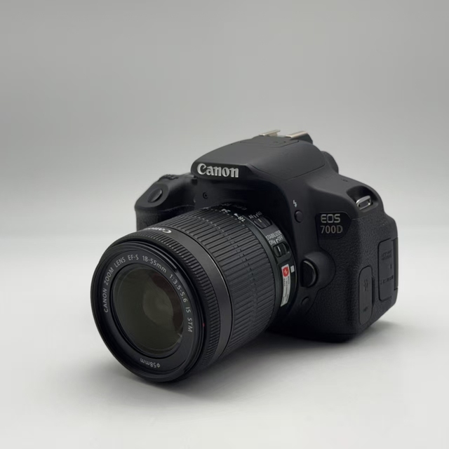 Used canons 700D with 18-55 lens flip screen selfie DSLR camera ,18MP+1080p HD video canons 700d digital camera,content creator