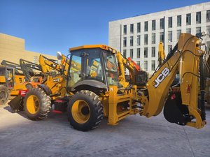 รถตักล้อยาง JCB 4CX 8.7 ตัน รุ่นใหม่ พร้อมบุ้งกี๋ 4in1 ระบบ Quick Hitch ห้องโดยสารติดแอร์ 0 ชั่วโมง รับประกันจากโรงงาน ได้รับการรับรองมาตรฐาน CE และ EPA - Product Image 3
