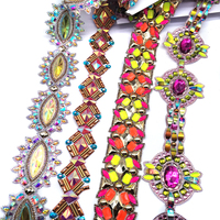 Décoration de costume de carnaval 2025 : Appliques thermocollantes en résine irisée, strass et chaîne de pierres à fixer à chaud