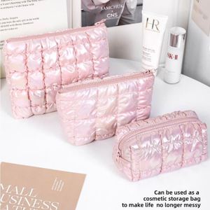 Sac cosmétique portable personnalisable en polyester écologique, découpé au laser, avec fermeture éclair, motif matelassé brillant à carreaux, style pâte feuilletée - Product Image 4