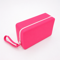 Pochette de maquillage de plage en silicone écologique brillante personnalisée avec logo, grande capacité, résistante à l'eau, pour soins de la peau et cosmétiques, vente en gros