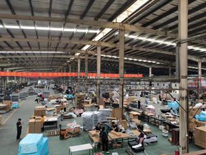 Présentoir de Vêtements en Métal sur Pied à 4 Voies de Haute Qualité avec Logo Personnalisé pour Magasin – Fabrication Usine - Product Image 6