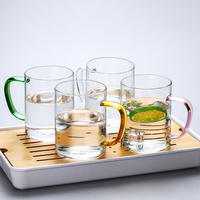 Assortiment van 6 glazen glazen met gekleurde handvatten voor thee, koffie, water, keuken, drinkset