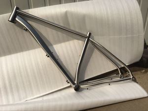 <span class=keywords><strong>Bicicleta</strong></span> <span class=keywords><strong>de</strong></span> Montaña Waltly con Cuadro <span class=keywords><strong>de</strong></span> <span class=keywords><strong>Titanio</strong></span> <span class=keywords><strong>de</strong></span> Última Generación, Rodado 29, Talla 17 Pulgadas para Carreras, Neumáticos <span class=keywords><strong>de</strong></span> 2.5 Pulgadas <span class=keywords><strong>de</strong></span> Ancho - Product Image 3