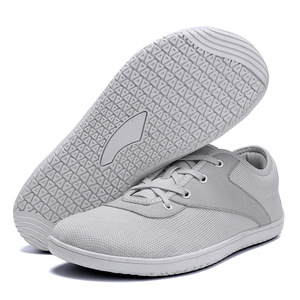 Chaussures d'été légères en maille respirante pour hommes et femmes, design à bout large avec semelles en caoutchouc souple pour un <span class=keywords><strong>confort</strong></span> ultime et une sensation de marche pieds nus. - Product Image 1