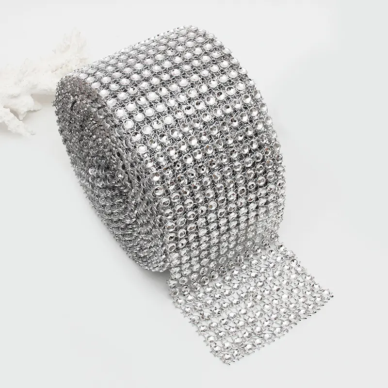 Coupe arbitraire 12 rangées de strass en plastique ruban coupe de maille de filet de strass pour la fabrication de tissu de robe