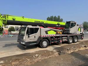 Grue sur camion Zoomlion ZTC250A5-3 de 25 tonnes d'occasion de haute qualité – Composants durables pour un levage efficace sur les travaux d'infrastructure - Product Image 2