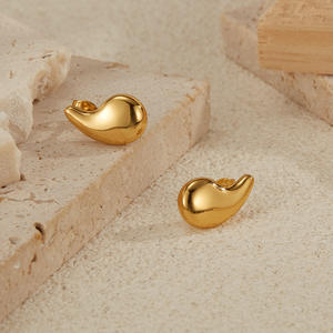 Pendientes de gota de tetina minimalista para mujer, pendientes de tuerca de gota de agua de lágrima de acero inoxidable chapados en oro de 18 quilates - Product Image 4