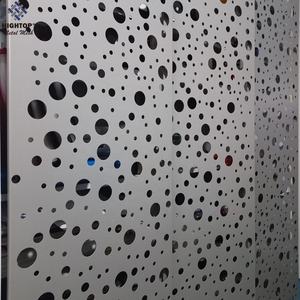 تصميم معماري مخصص من الألومنيوم والفولاذ المقاوم للصدأ من الثقوب لدرابزين الدرج يشمل قطع اللحام - Product Image 6