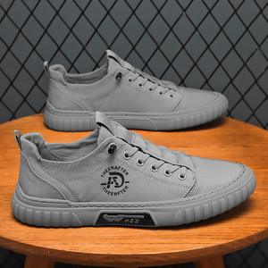 รองเท้าผ้าใบผู้ชายแบบผูกเชือก ดีไซน์ทันสมัย ใช้งานได้หลากหลาย ระบายอากาศได้ดี น้ำหนักเบา ป้องกันกลิ่น เหมาะสำหรับใส่ลำลอง ทันสมัย - Product Image 1
