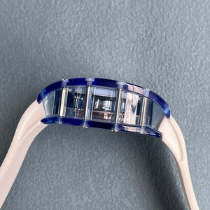 Montre-bracelet automatique ultra-fine pour femme, avec cadran squelette diamanté, boîtier tonneau et cristal bleu exquis, idéale pour les événements de gala et les terrains de sport. - Product Image 3