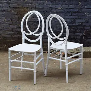 一件白色塑料凤凰椅出售