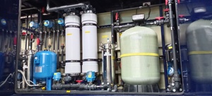 Machinerie mobile de traitement d'<span class=keywords><strong>eau</strong></span> par osmose inverse avec moteur PLC pour terminaux de croisière 3000L/heure, connexion à l'alimentation terrestre, interface bilingue - Product Image 6