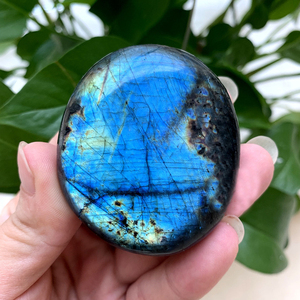 หินลาบราดอไรต์ธรรมชาติขัดเงา สำหรับบรรเทาความวิตกกังวล ความเครียด และบำบัด หินลาบราดอไรต์ขนาดพกพา - Product Image 6