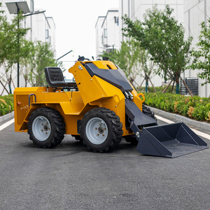 Chargeuse compacte à direction par déplacement (Skid Steer Loader) à essence, jaune, équipement de construction compact avec rayon de braquage court - Product Image 1