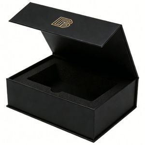 Boîte cadeau de luxe en carton avec logo personnalisé, fermeture magnétique à rabat, insert, pelliculage mat et gaufrage - Product Image 1