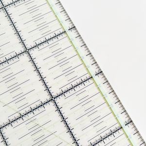 厂家直销防滑塑料透明2.5毫米厚30厘米方形拼布缝纫尺，适合DIY时尚设计缝纫爱好者 - Product Image 4