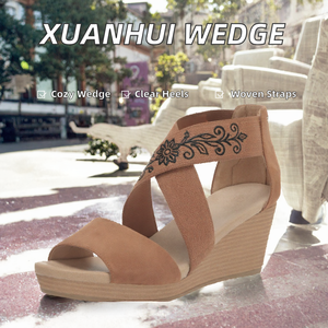 Sandales compensées brodées florales couleur tan à bout ouvert, mules à plateforme à enfiler pour femme, chaussures d'été habillées - Product Image 2