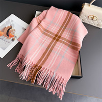 Écharpe-châle surdimensionnée à carreaux en fausse laine chaude avec pompons, châle d'hiver tendance pour femme, châle doux à carreaux OEM/ODM