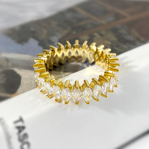 แหวนแต่งงาน/หมั้น/สัญญา ประดับเพชรคิวบิกเซอร์โคเนีย ชุบทอง 18K สำหรับผู้หญิง - Product Image 4