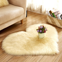XUNYAO Tapis Imprimé Personnalisé en Fausse Fourrure Rose en Forme de Cœur pour Salon