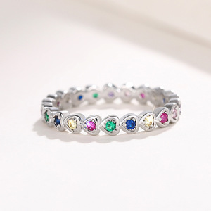 Anello a Cuore Arcobaleno per Donne, Design Colorato Impilabile, Accessorio per Dito da Indossare Quotidianamente - Product Image 6
