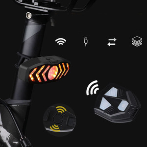 Feu arrière de vélo rechargeable avec clignotants, télécommande sans fil, feu stop pour vélo - Product Image 2