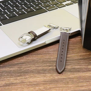 Correa de reloj de 20mm para <span class=keywords><strong>Huawei</strong></span> Watch <span class=keywords><strong>GT2</strong></span> 42mm 49mm 46mm 45mm para Apple Smart Watch correa de cuero genuino con dijes de corazón de Metal - Product Image 6