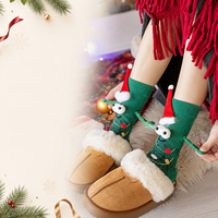 Chaussettes de Noël fantaisie 3D Père Noël magnétique qui se tient par la main – Nouveauté, cadeau drôle et original pour femme