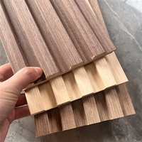 Panneau Mural en Fibre de Bois MDF 3D Rainuré Cannelé Latté Personnalisé 1220*2440mm pour Bureau et Centre Commercial