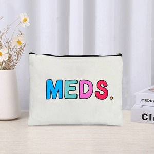 Borsa per cosmetici stampata con scritta "If You're Happy & You Know IT IT 's Your Meds", divertente borsa per medicinali, organizer portatile con cerniera - Product Image 4
