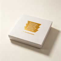 Boîte cadeau rigide haut de gamme personnalisée, deux pièces avec couvercle, logo en feuille d'or, doublure en éponge, emballage en papier blanc, souvenir de musée, cadeau culturel