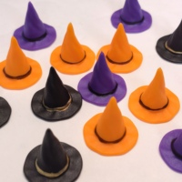 25mm Mini Sorcière Chapeaux Résine Miniatures Poupée Figurines pour Halloween Poupée Accessoires Slime Charms