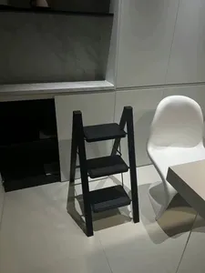 Escalera Plegable de 3 Peldaños, Antideslizante, con Pedal Ancho, Capacidad de 330 lb, Acero al Carbono, Multifuncional, con Estante de Almacenamiento y Soporte para Macetas - Product Image 3