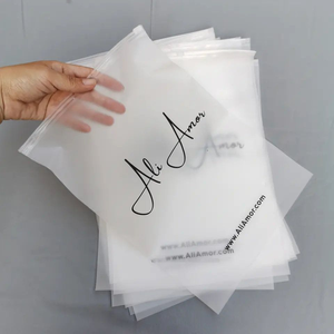 Sac en plastique refermable avec fermeture éclair, imprimé avec un logo personnalisé, givré, pour vêtements et accessoires - Product Image 4