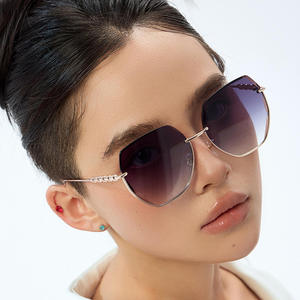 แว่นกันแดดสไตล์ยุโรปแบบครึ่งกรอบสำหรับผู้หญิง กรอบสีทอง ป้องกันรังสียูวี 400 เลนส์คลาส 2 เลนส์ไนลอน กรอบโลหะแผ่น - Product Image 4