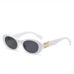 <span class=keywords><strong>Occhiali</strong></span> da Sole Ovali da Donna con Lettera <span class=keywords><strong>M</strong></span>, Nuovi Modelli Europa e USA, Montatura Completa UV400, Non Polarizzati, Alta Moda Street Style, <span class=keywords><strong>Occhiali</strong></span> Parasole per Foto - Product Image 4