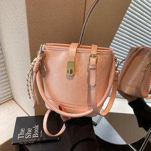 2026 new minimalist casual bucket bag with fashionable temperament crossbody bag - Product Image 6