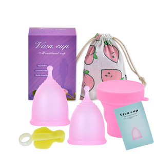 Stérilisateur de coupe menstruelle pliable en <span class=keywords><strong>silicone</strong></span> réutilisable pour femmes - Conception anti-fuite - Ensemble de 2 pièces comprenant une brosse de nettoyage et un sac en tissu - Product Image 1