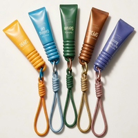 Tube cosmétique en plastique PE personnalisé pour baume à lèvres, contenant souple avec capuchon porte-clés en forme d'anneau pour brillant à lèvres, rouge à lèvres, huile à lèvres