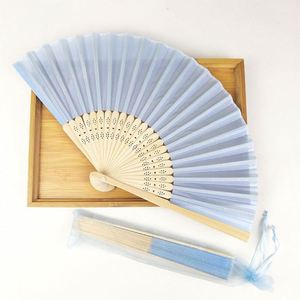 Ventilador Portátil de Bambú Pintado a Mano de 21 cm, Estilo Tradicional para Año Nuevo y Bodas, con Diseño de Ángel Musical, Personalizable para Publicidad - Product Image 2