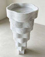Lavabo en marbre blanc naturel sur mesure, moderne et luxueux, imperméable et écologique pour hôtels, villas et salles de bain extérieures